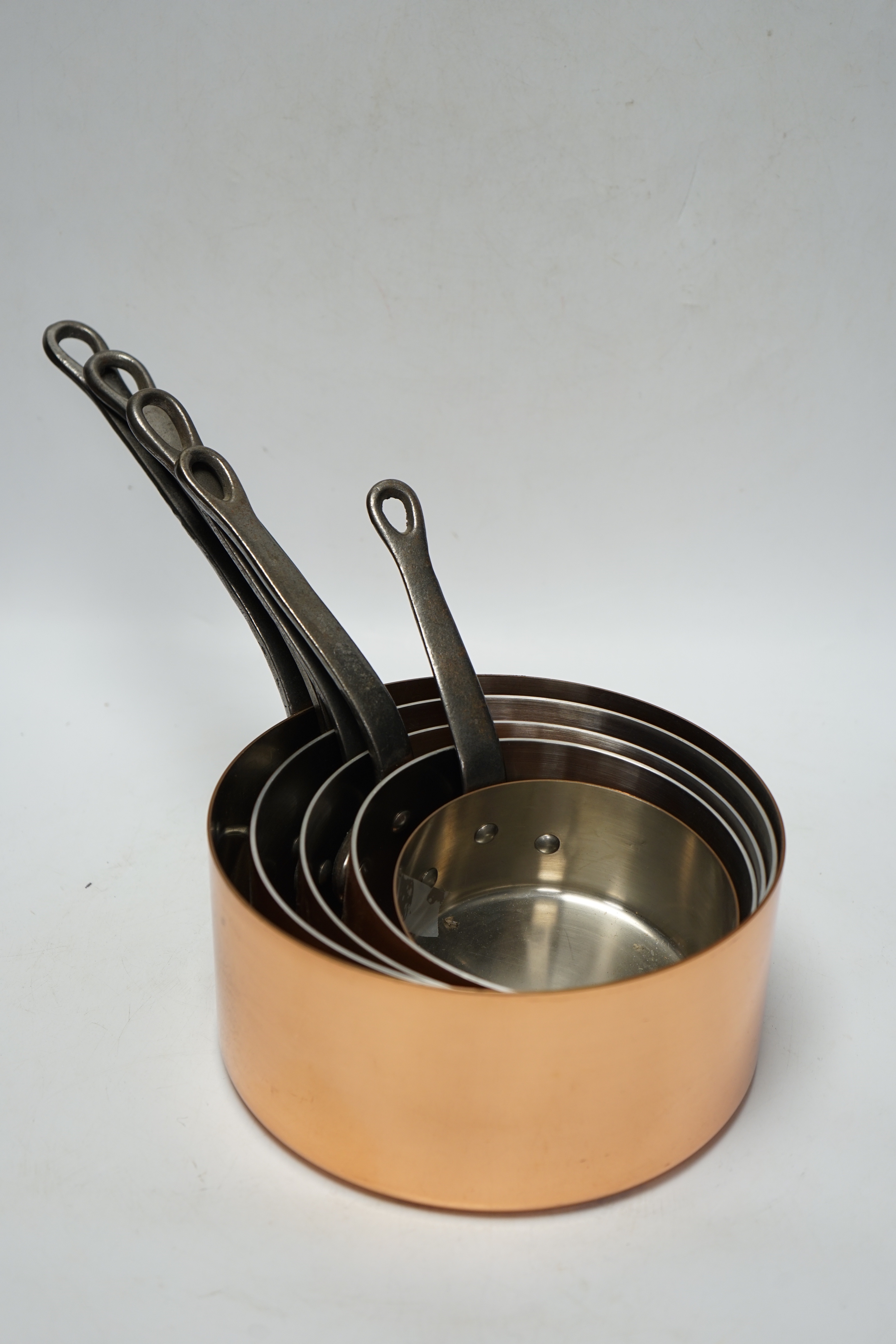 A set of five Tournus of France graduated copper saucepans